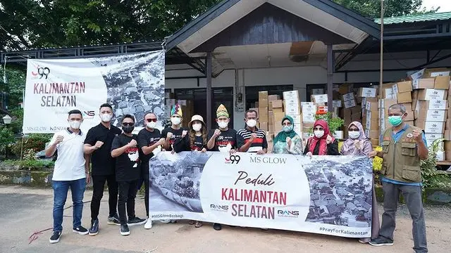 7 Potret Crazy Rich Malang Beri Bantuan Korban Banjir Di Kalimantan