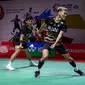 Ganda putra Indonesia, Muhammad Shohibul Fikri/Bagas Maulana mengembalikan bola ke arah lawannya, pasangan China, Chen Bo Yang/Liu Yi pada laga babak 32 besar Daihatsu Indonesia Masters 2024 di Istora Senayan, Jakarta, Selasa (23/1/2024). Muhammad Shohibul Fikri/Bagas Maulana menang rubber game 21-16, 17-21 dan 21-17. (Bola.com/Bagaskara Lazuardi)