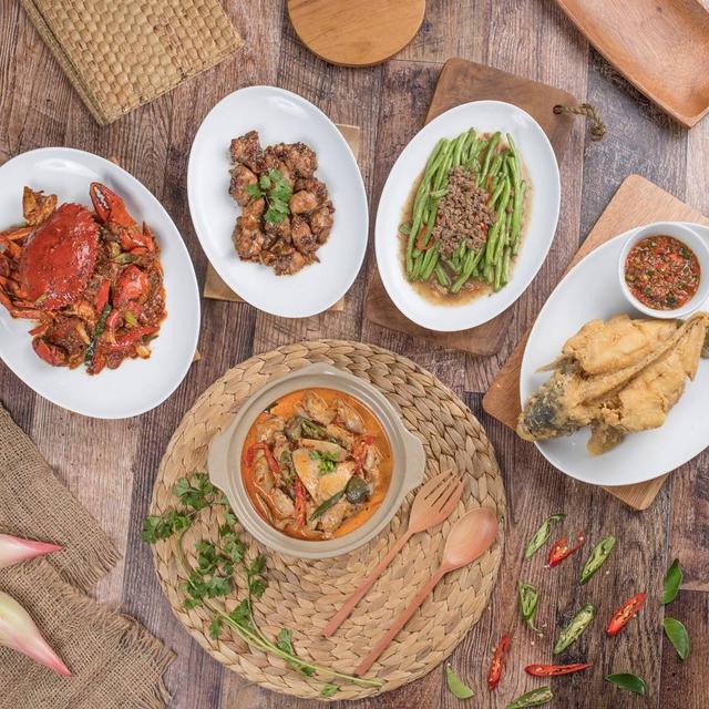 Lima menu di CJ Tomyum (instagram @cjtomyum)