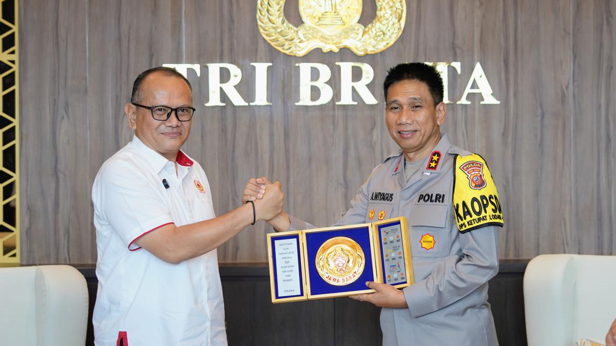 Irjen Akhmad Wiyagus Raih Penghargaan Tokoh Olahraga Jawa Barat