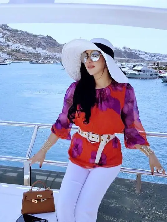 (Instagram/princessyahrini)