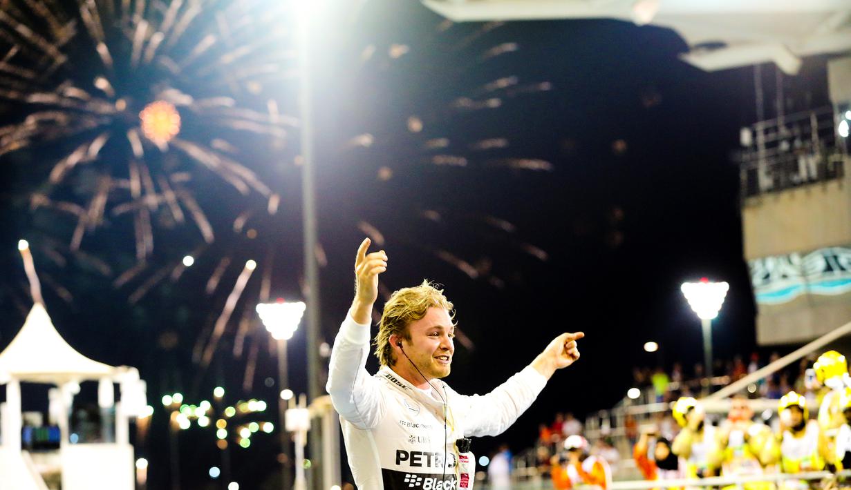 Nico Rosberg menjadi juara F1 GP Abu Dhabi yang berlangsung di Sirkuit Yas Marina, Abu Dhabi, UEA, Minggu (29/11/2015). (EPA/Srdjan Suki)