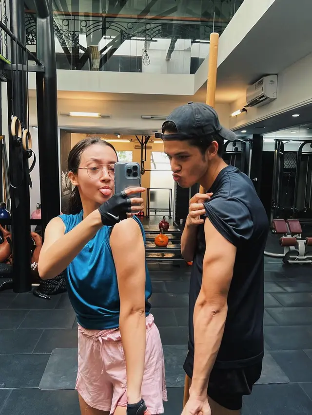 Pamer Otot, Ini 6 Potret Megan Domani Nge-Gym Bareng Jeremie Moeremans