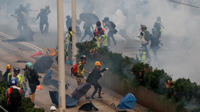 Demonstran Hong Kong Mengamuk Polisi Minta Pemerintah Berlakukan Jam Malam Global Liputan6 Com