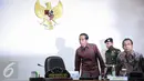 Presiden Joko Widodo saat tiba di Kantor Presiden, Jakarta, Selasa (29/3/2016). Jokowi memimpin Ratas yang membahas percepatan pembangunan Light Rail Transit (LRT) di Jabodetabek dan Palembang dalam rangka Asian Games ke-18. (Liputan6.com/Faizal Fanani)