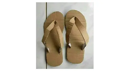6 Potret Sandal Jepit Versi Kearifan Lokal Ini Bikin Geleng Kepala - Hot Liputan6.com