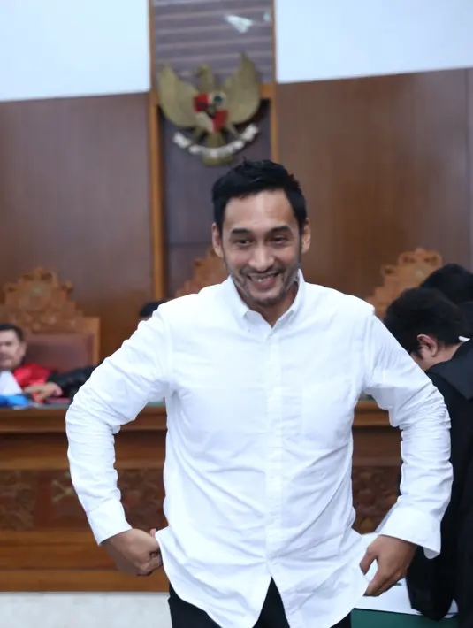 Selain itu, ia juga mengakui konsumsi narkoba lain, yaitu kokain. Ia beralasan agar tetap fokus ditengah kesibukannya. Ia membantah memiliki ganja. (Nurwahyunan/Bintang.com)