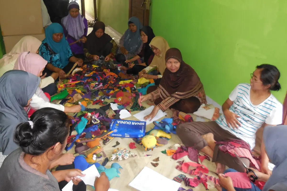 Lewat Tenun, Bisnis Ini Juga Berdayakan Para Perempuan