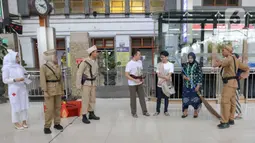 Aksi teatrikal digelar dalam rangka memperingati Hari Pahlawan. (Liputan6.com/Herman Zakharia)