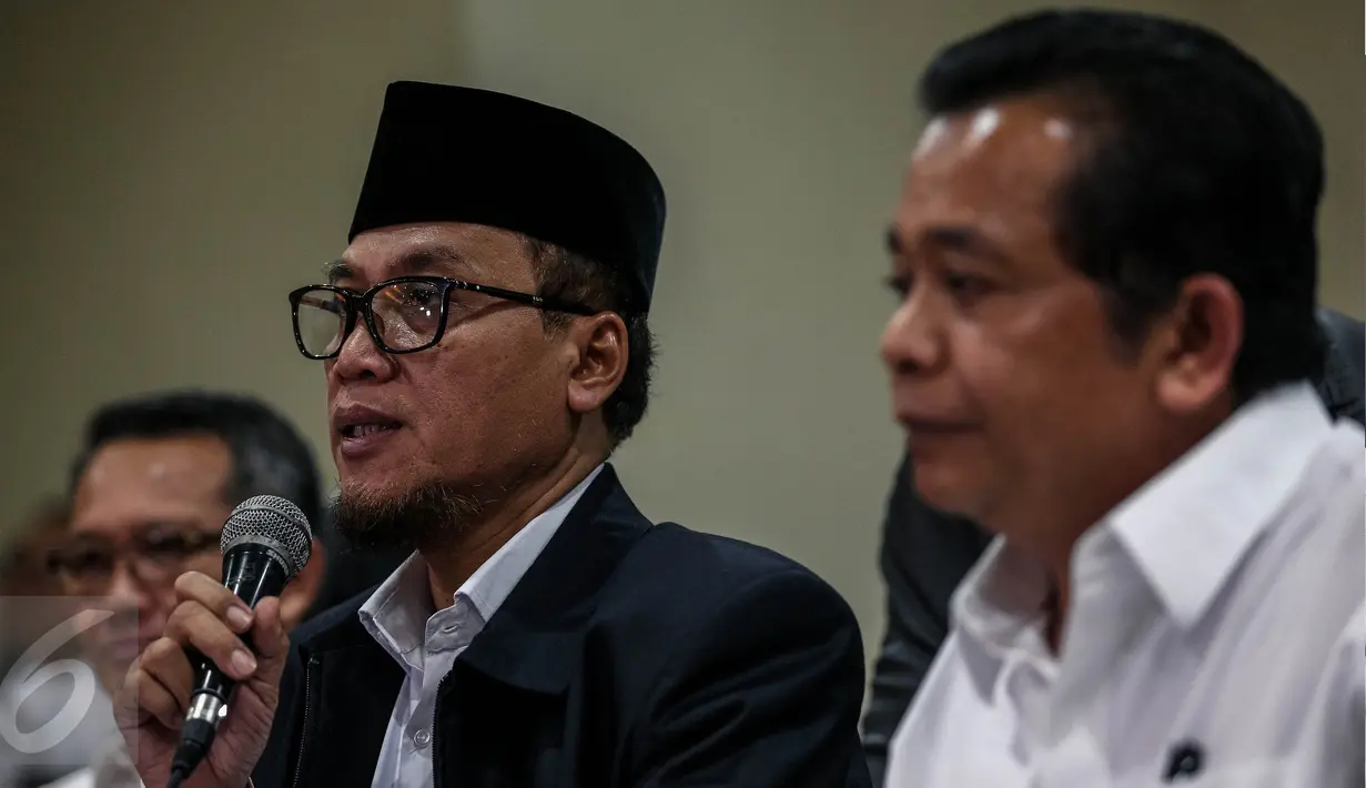 Irjen Kemenag M. Jasin memberikan keterangan pers di Kantor Kemenag, Jakarta, (23/8). 177 jemaah haji Indonesia ditangkap karena menggunakan dokumen palsu untuk menggunakan kuota haji Filipina.  (Liputan6.com/Faizal Fanani)