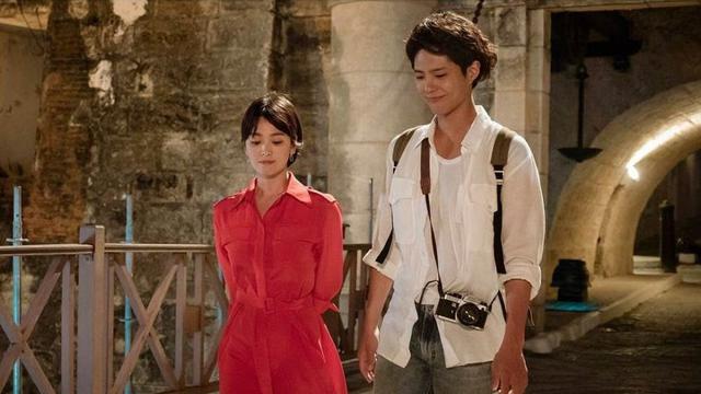 Park Bo Gum Disebut Jadi Orang Ketiga, Ini 5 Momen Kebersamaannya dengan Song Hye Kyo