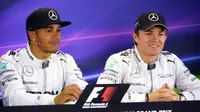 Lewis Hamilton dan Nico Rosberg (AFP/William West)