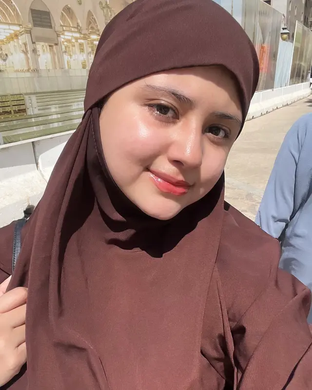 6 Potret terbaru Alya Avivah kakak Aliando yang kini berhijab, parasnya makin mirip sang adik 