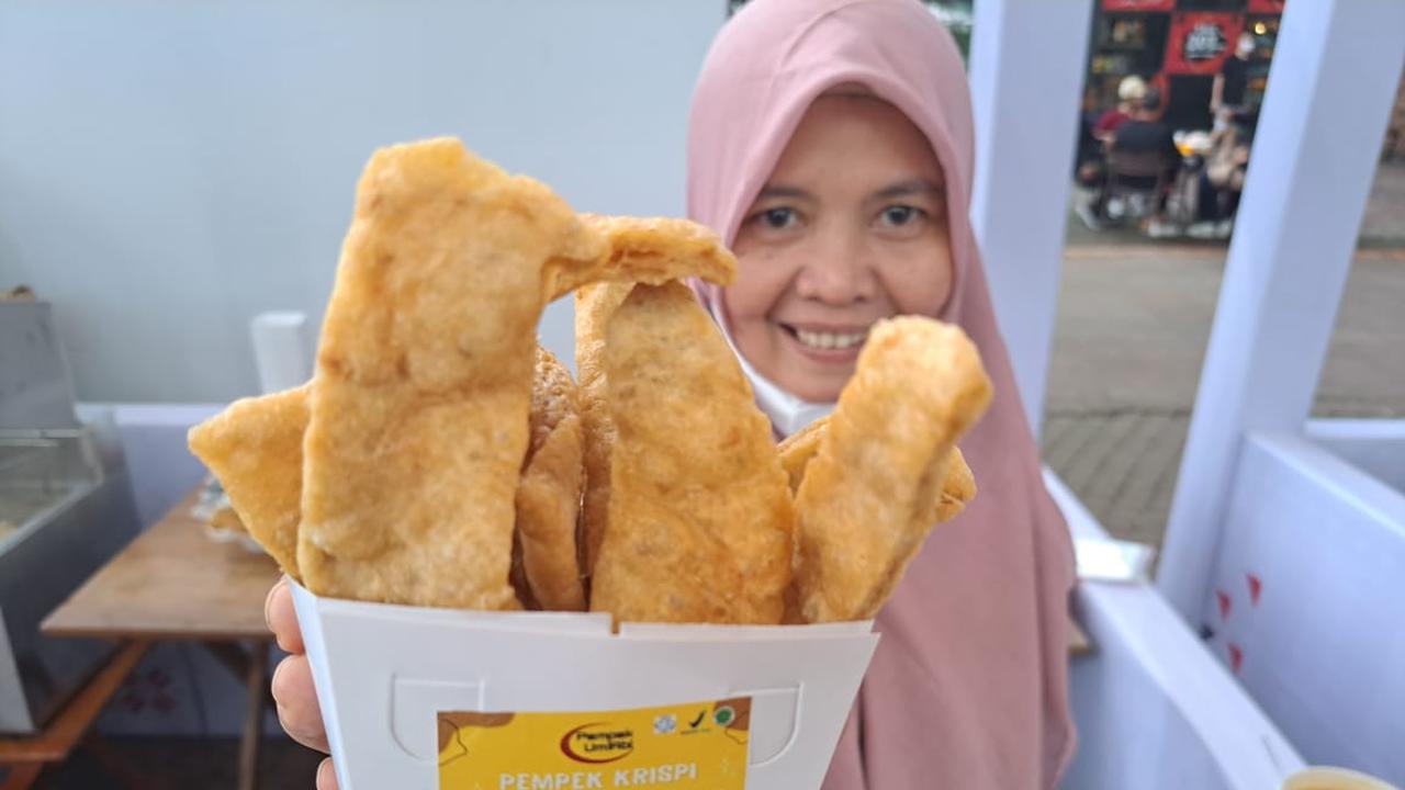 Menjajal Pempek Krispi di Pempek Expo Serpong, Dicocol Cuko Lebih Sedap
