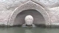 Patung Buddha Berusia 600 Tahun Menyembul dari Waduk yang Surut