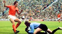 1.Johan Cruyff (Belanda), legenda sepak bola dunia ini meraih Ballon d'Or pada tahun 1971, 1973 dan 1974. Prestasi terbaiknya adalah Piala Dunia 1974, dengan membawa Belanda ke final sebelum akhirnya takluk dari Jerman Barat. (AFP/Staff)
