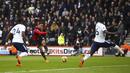 Gelandang AFC Bournemouth, Junior Stanislas, melepaskan tendangan ke gawang Tottenham Hotspur pada laga Preimer League di Stadion Vitality, Minggu (11/3/2018). AFC Bournemouth takluk 1-4 dari Tottenham Hotspur. (AP/John Walton)