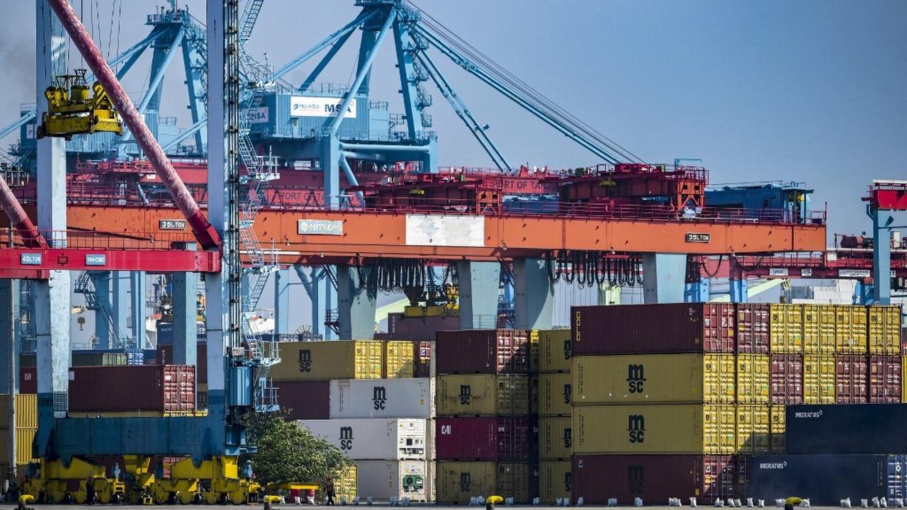 Donald Trump kenakan tarif impor 32 persen untuk produk Indonesia