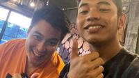 Momen kekompakan Baim Wong dan Fiki Naki bak saudara kandung. (Sumber: Instagram/fikinakii)