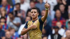 Penyerang Arsenal, Alexis Sanchez merayakan gol bunuh diri yang dicetak oleh pemain Crystal Palace, Damien Delaney pada laga Liga Inggris di Stadion Selhurst Park, Inggris, Minggu (16/8/2015). Arsenal taklukan Palace 2-1. (Reuters/Toby Melville)