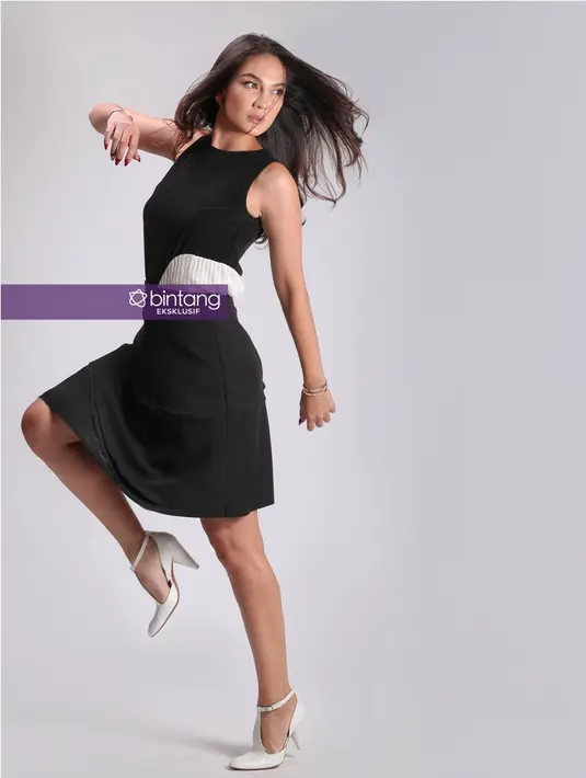 Belakangan Luna jarang muncul di layar kaca. Lantas apa yang membuatnya jarang muncul di layar kaca. Apalagi sejak lama ia tak lagi muncul yang membuatnya sedikit bingung. (Bambang E. Ros/Bintang.com)