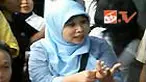 Ratusan petugas sensus berunjuk rasa di halaman BPS Kabupaten Sukabumi, Jabar. Mereka menuntut pembayaran honor mereka. 