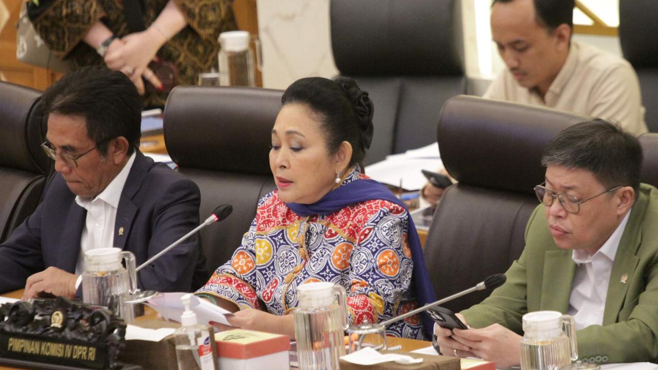 Rapat kerja Komisi IV DPR dengan Menteri KKP Sakti Wahyu Trenggono