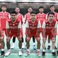 Hendra Setiawan (berdiri kanan) menjadi kapten tim bulu tangkis Indonesia pada Piala Thomas 2022 yang berlangsung di&nbsp;Impact Arena, Bangkok, 8 sampai 15 Mei. (foto: PBSI)