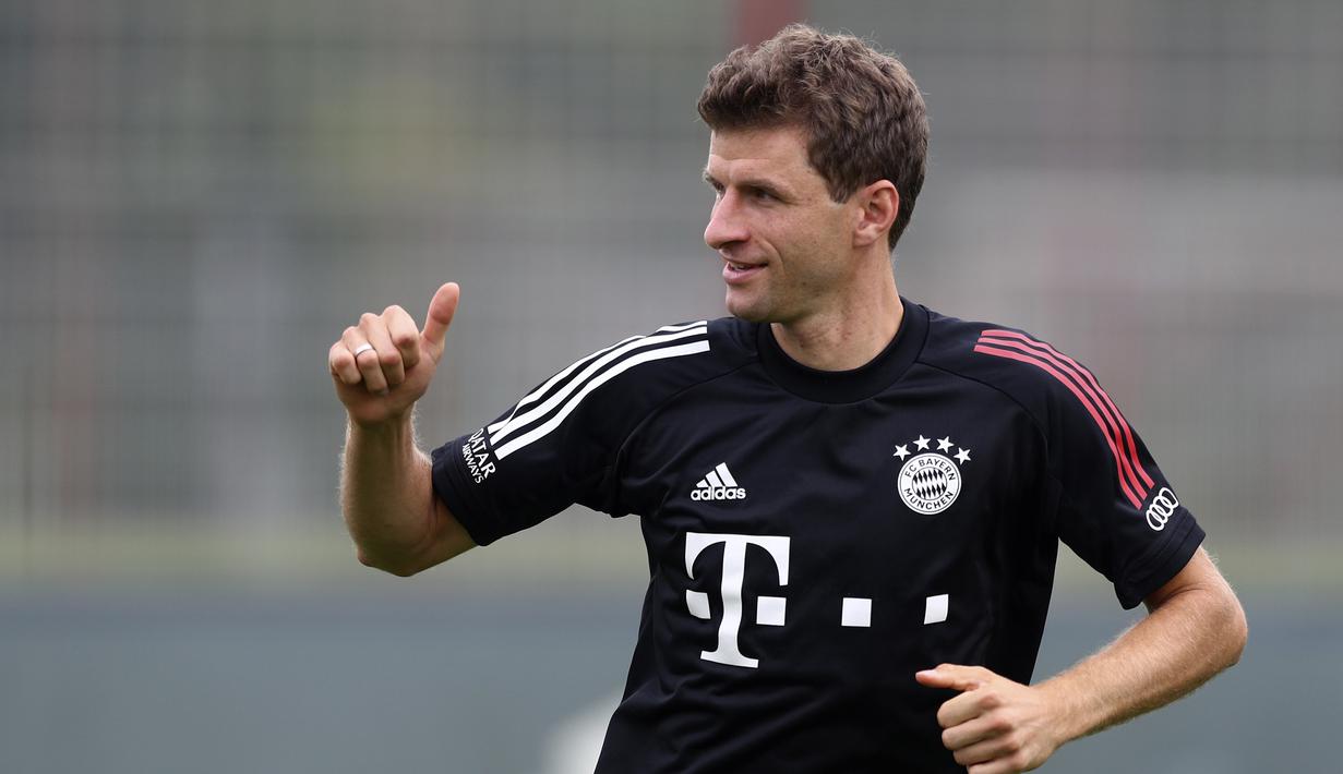 Pemain Bayern Munchen, Thomas Mueller, saat mengikuti sesi latihan di Munich, Jerman, Sabtu (12/9/2020). Bayern Munchen akan menghadapi Schalke pada laga pembuka kompetisi Liga Jerman musim 2020/2021. (AP Photo/Matthias Schrader)
