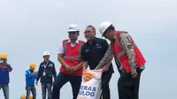 Menteri Perdagangan Zulkifli Hasan saat menerima beras di Pelabuhan Tanjung Priok, Jumat (16/12/2022).