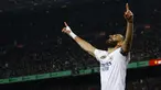 Penyerang Real Madrid, Karim Benzema berselebrasi setelah mencetak gol ke gawang Barcelona pada pertandingan leg kedua babak semifinal Copa del Rey di stadion Camp Nou di Barcelona, Spanyol, Kamis, 6 April 2023. Benzema berhasil mencetak hat-trick pertamanya melawan Barcelona dalam 43 penampilan.(AP Photo/Joan Monfort)