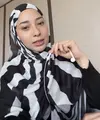 Nikita Willy Tampil Berbeda dengan Hijab Motif Zebra. [@nikitawillyofficial94]