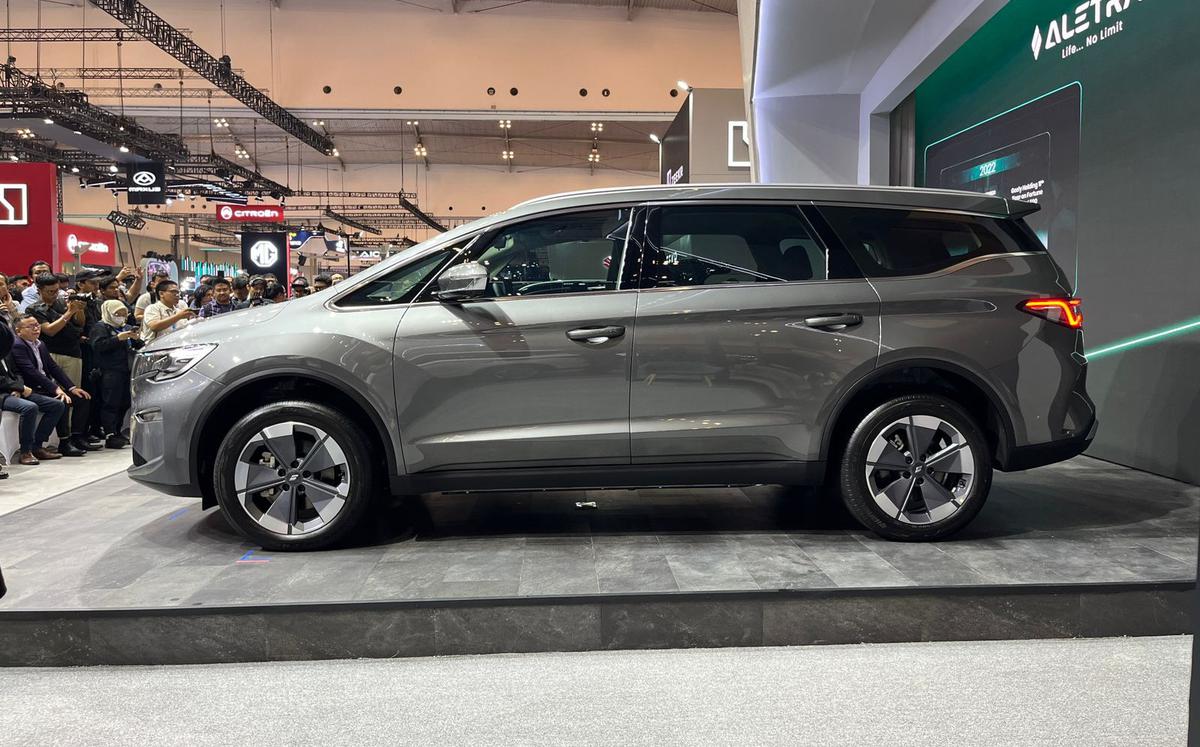 Ngaku Sebagai Mobil Indonesia, Aletra Langsung Rakit L8 EV di Cikampek