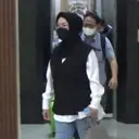 Tiba di KPK, Bupati Sukoharjo Etik Suryani Bungkam dengan Masker Terpasang