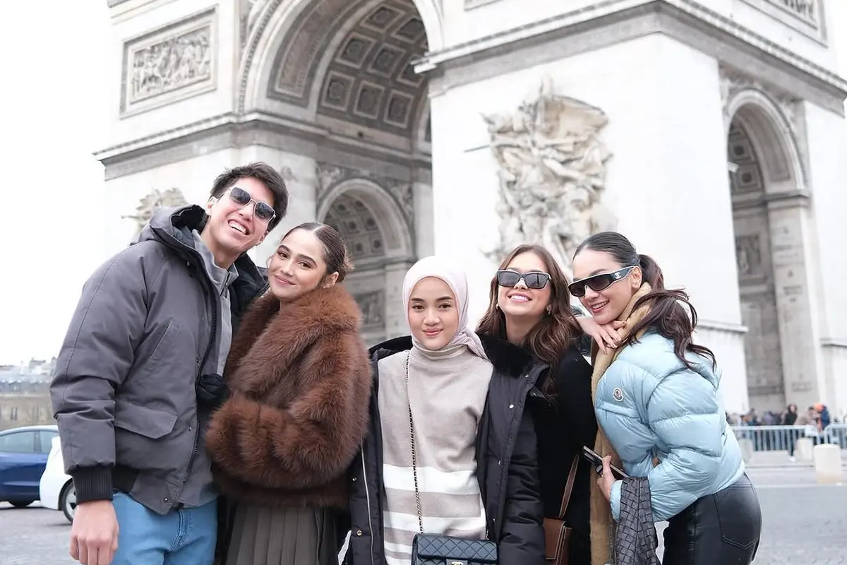 Gaya Serasi El Rumi dan Syifa Hadju saat Liburan di Paris, Kasual hingga Elegan