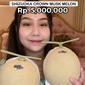 Sisca Kohl mengulas melon seharga Rp5 juta. (dok. tangkapan layar Instagram @siscakohl)