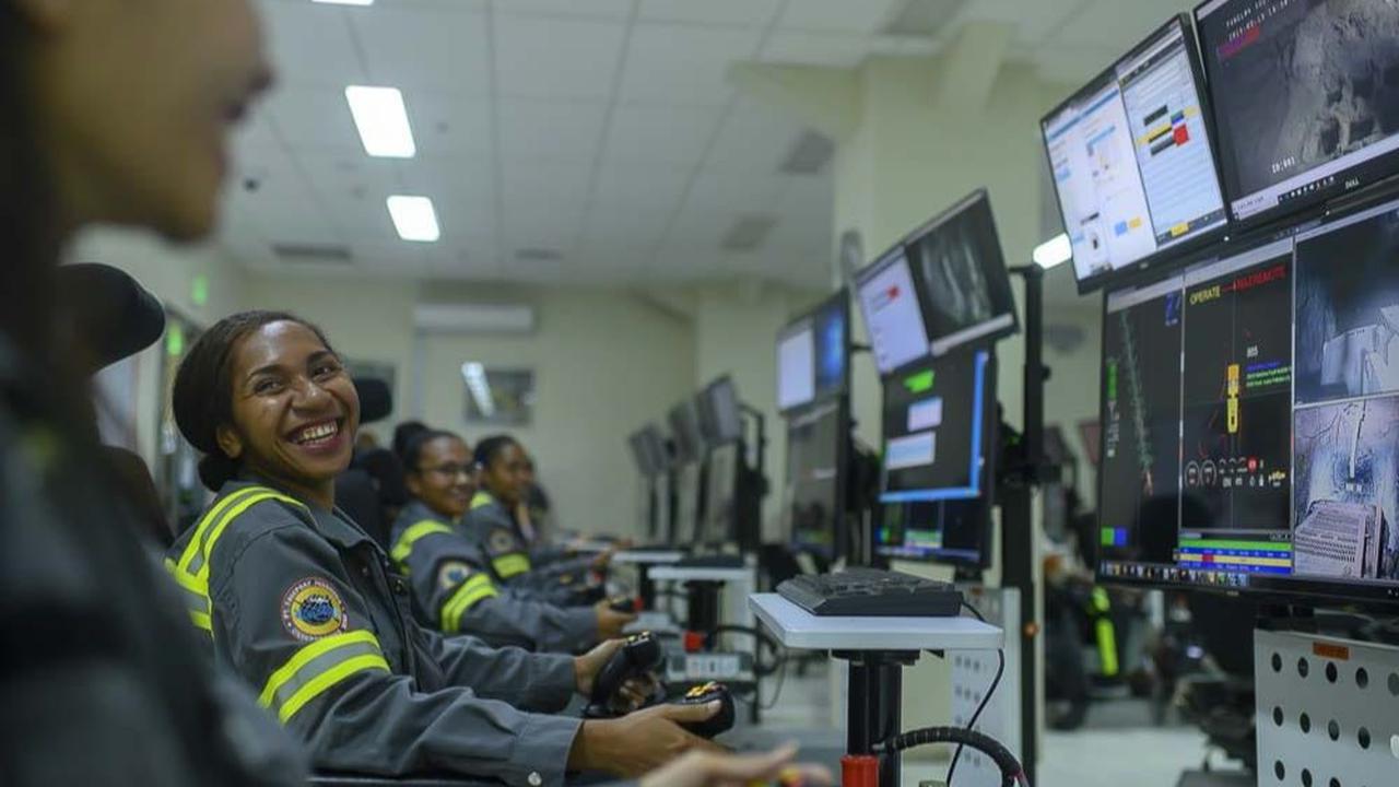 Dany menambahkan, di masa mendatang, MIND ID akan terus melakukan pengembangan dalam area digitalisasi seperti proses otomasi dalam operasi, penggunaan machine learning dan AI untuk analisis trend data serta penggunaan digitalisasi pada area berbahaya.