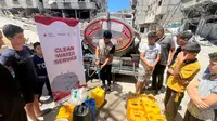 Bantuan dari PMI bersama mitra untuk membantu mendukung pemulihan warga di kamp pengungsian Gaza. Termasuk penyediaan air bersih.