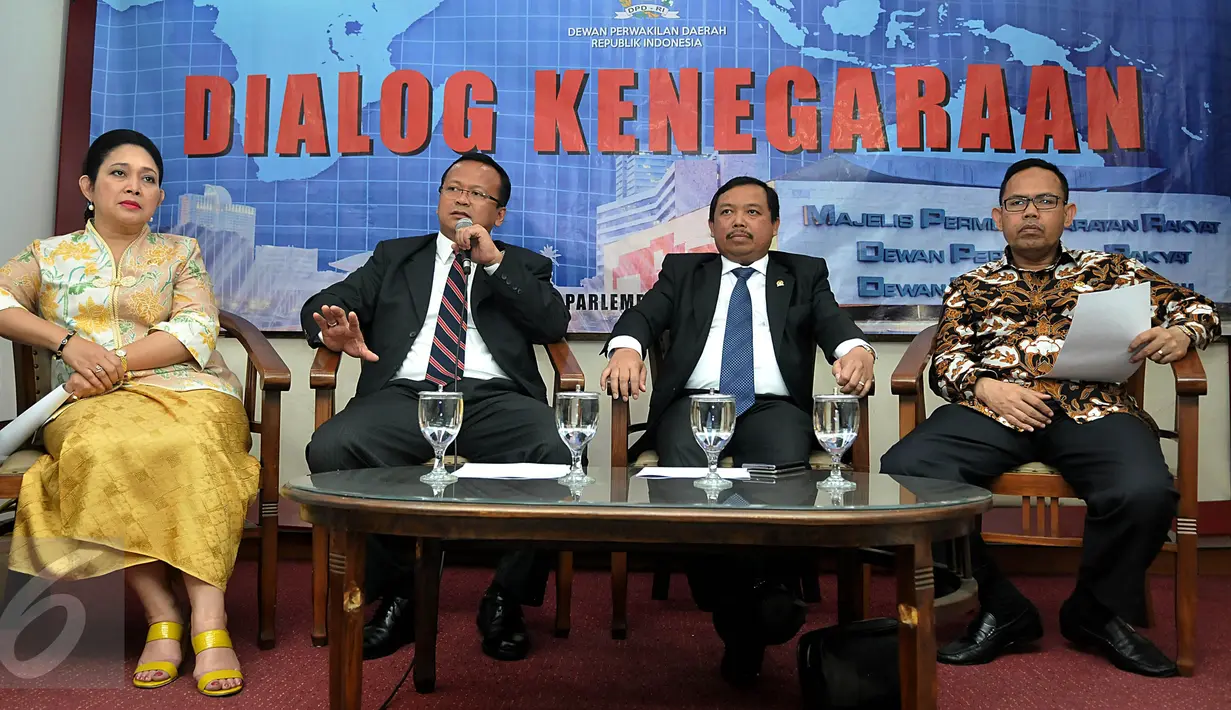 Komisi IV menggelar konferensi pers terkait kebakaran hutan di Kompleks Parlemen, Jakarta, Rabu (7/10/2015). Komisi IV DPR mendesak Presiden untuk segera menuntaskan permasalahan kabut asap di Sumatera dan Kalimantan. (Liputan6.com/Johan Tallo)