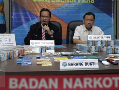 Deputi Pemberantasan Narkotika, Irjen Pol Arman Depari memberikan keterangan saat merilis Tindak Pidana Pencucian Uang (TPPU) narkotika di BNN, Jakarta, Kamis (24/11). BNN menyita aset senilai Rp 153 Miliar dari tersangka MI. (Liputan6.com/Gempur M Surya)