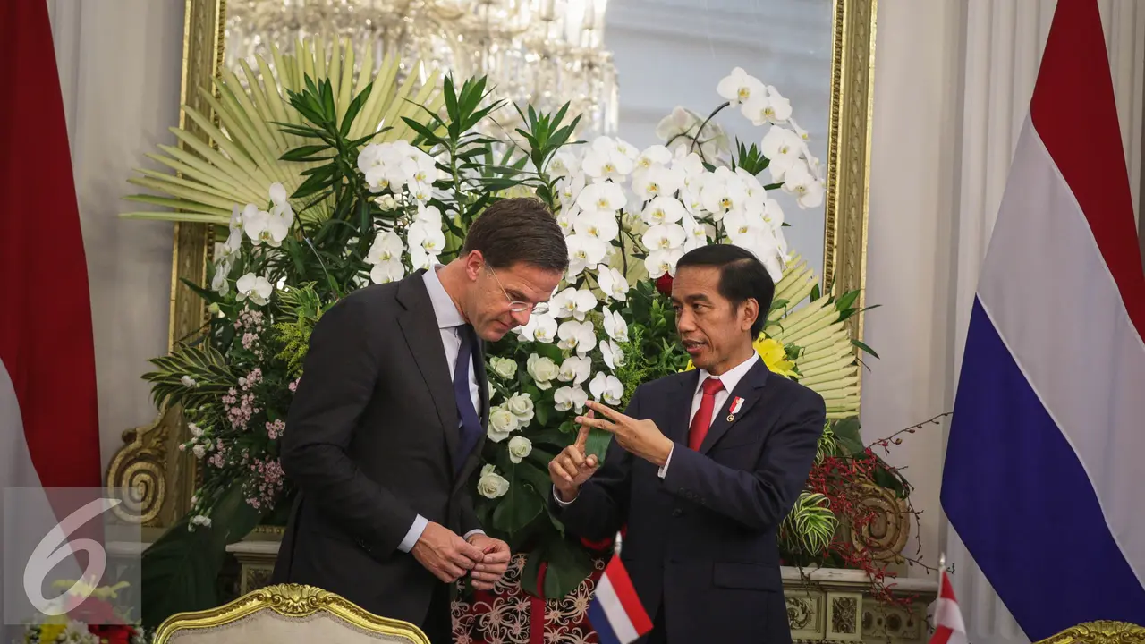 20161123-Jokowi-Beri-Keris-FF