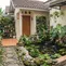 8 Ide Kombinasi Tanaman Hias dan Kolam Ikan untuk Pekarangan Rumah yang Sempit