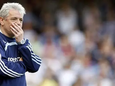 Newcastle&#039;s English manager Kevin Keegan gestures during their Premiership League match against West Ham at Upton Park, East London, England, on April 26, 2008. AFP PHOTO/GLYN KIRK