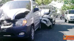 Empat Mobil Yang Sedang Parkir Ditabrak