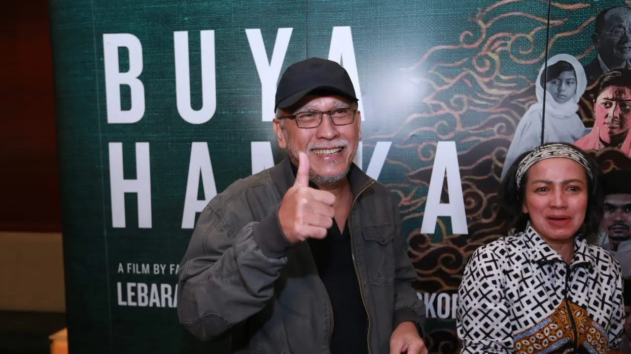 Iwan Fals saat menyaksikan film Buya Hamka