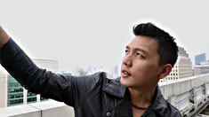 Dirly, penyanyi ganteng asal Manado ternyata gelagapan ditanya tentang tanah kelahirannya tersebut.