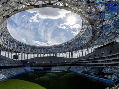 Suasana Stadion Nizhny Novgorod, Rusia, Selasa (19/9/2017). Stadion ini merupakan salah satu dari 12 stadion yang akan digunakan untuk perhelatan akbar Piala Dunia 2018 di Rusia. (AFP/Mladen Antonov)