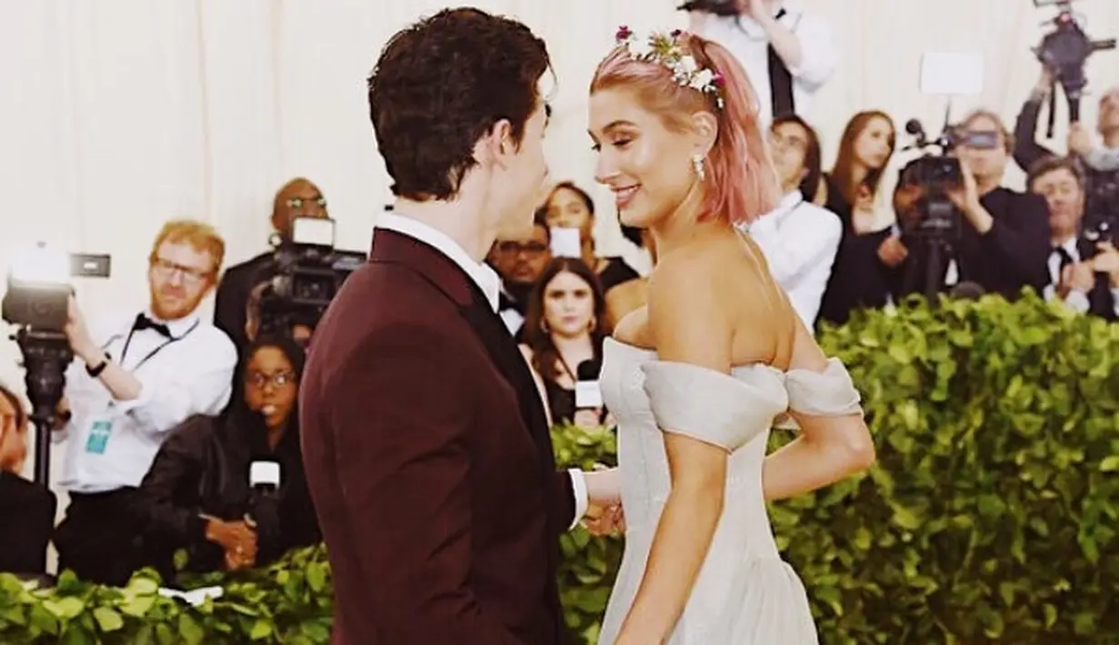 "Aku mengirim Hailey pesan dan mengucapkan selamat," ujar Shawn. (instagram/shawnmendes)
