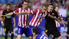 Barca dibuat tak berdaya. Serangan demi serangan terus dibangun pasukan Diego Simeone. David Villa yang menjadi target man di laga ini sempat mendapat dua peluang emas. Namun, eksekusinya dimentahkan mistar gawang. 