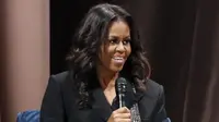 Michelle Obama mempromosikan buku terbarunya Becoming di Capital One Arena, Washington, DC, Amerika Serikat, 17 November 2018. (PAUL MORIGI / GETTY IMAGES NORTH AMERICA / AFP/Asnida Riani)
